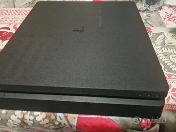 PlayStation 4 nera