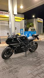 Yamaha R7