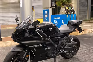 Yamaha R7