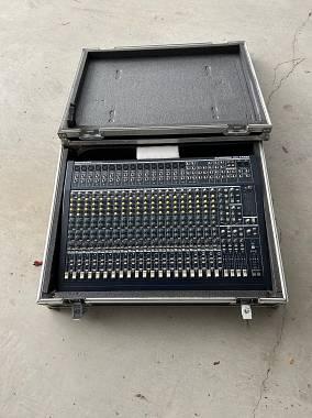 Behringer Eurodesk MX 2442A