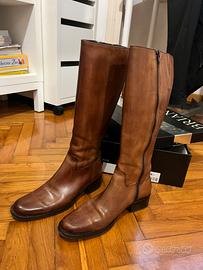 Stivali marroni in pelle