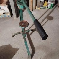 Macchina tappatrice a colonna marca Mondial