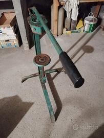 Macchina tappatrice a colonna marca Mondial