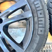 Cerchi in lega neri completo di pneumatico inv.