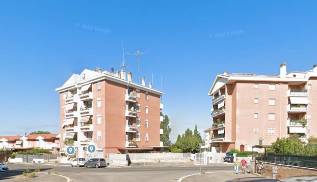 Casalotti quadrilocale con balcone e posto auto