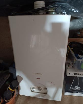 Caldaia a gas NON funzionante per pezzi di ricambi