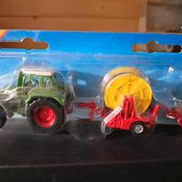 modellino TRATTORE C/ROTOIRRIGATORE cm 15 SIKU SK1