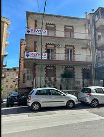 Stanza uso ufficio, ideale per professionisti