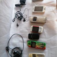 vecchi cellulari e un coordles 