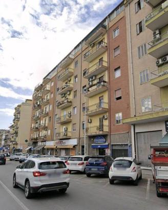 Immobile in asta di 1083 m² con 3 locali a Cagliar