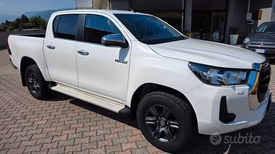 Toyota Hilux 2.4 D-4D Double Cab Lounge MANUALE IT