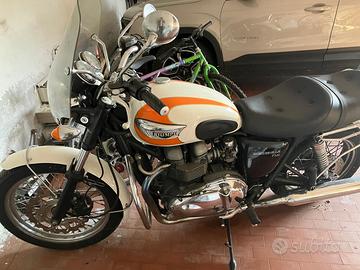 TRIUMPH BONNEVILLE 105 - ANNO 2005 -