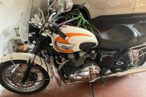 TRIUMPH BONNEVILLE 105 - ANNO 2005 -