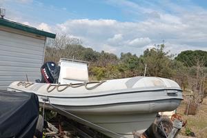 Gommone motore e carrello da alaggio.