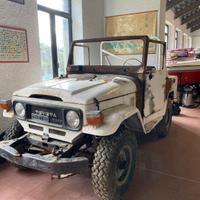TOYOTA LAND CRUISER BJ 40 DA RESTAURO