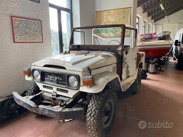 TOYOTA LAND CRUISER BJ 40 DA RESTAURO