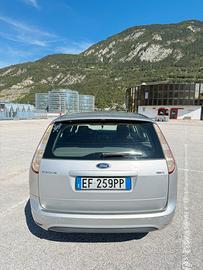 Ford focus 1.6 2010