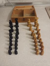 Set di scacchi Regency in legno vecchio