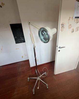 Lampada piantana Luxo