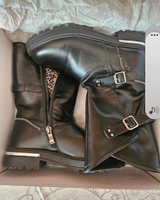 Stivali bimba marca Tata