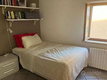 Stanza al centro 450 incluso le utenze