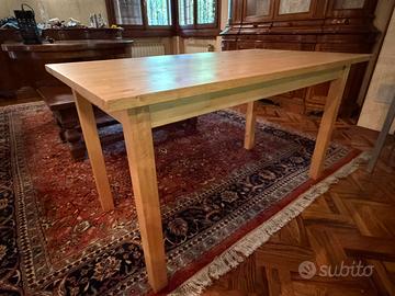 Tavolo in legno massello