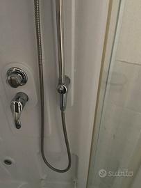 Piatto doccia cabina.