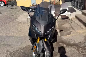 YAMAHA T-MAX 560