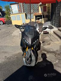 YAMAHA T-MAX 560