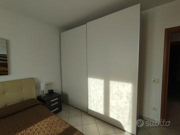 Armadio con ante scorrevoli