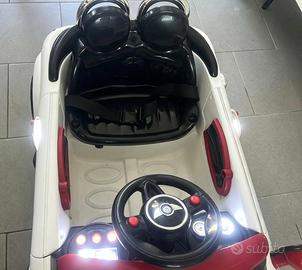 Mini cooper a batteria 12 v bianca con bande rosse