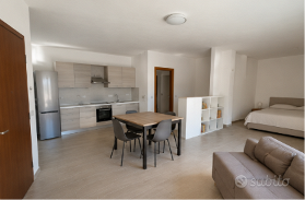 LUINO-MONOLOCALE CON TERRAZZO 550/MESE