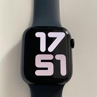 Apple Watch Series 7 (GPS, 45mm) + Cinturino sport