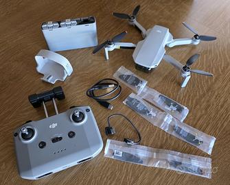 DJI Mini 2 Fly More Combo