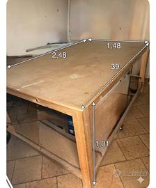 Tavolo da lavoro in legno per sartoria