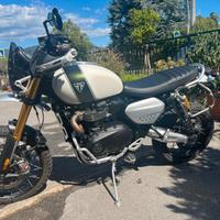 Triumph Scrambler 1200 super accessoriata