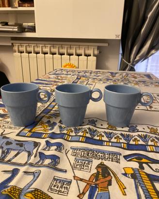 Tazze 3. Ikea. Colore azzurro. in ceramica