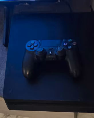 PlayStation 4 Slim + 8 Giochi PS4 + Controller