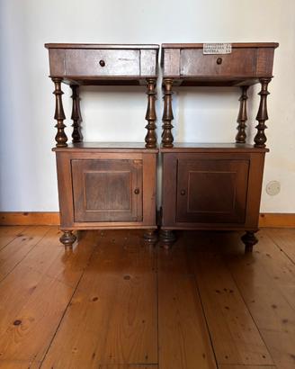 Coppia comodinicon colonnine fine ‘800