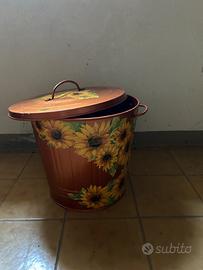 Bidone con coperchio