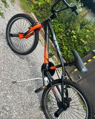 Bicicletta stile BMX