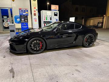 Porsche Cayman 718 gt4