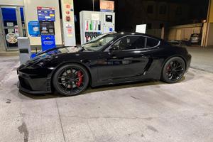 Porsche Cayman 718 gt4