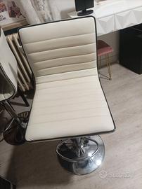 DUE SGABELLI ECOPELLE BIANCA CROMATI