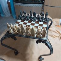 tavolino in ferro  con scacchi il signore anelli