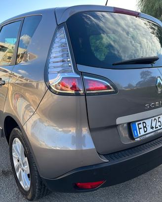 Renault SCENIC 1.5 dCi 110CV 2015 - TOM TOM