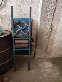 ATTREZZATURA PER VINIFICAZIONE