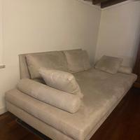 Divano moderno con schienali traslanti – modello M