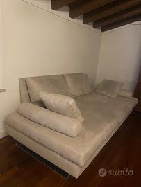 Divano moderno con schienali traslanti – modello M