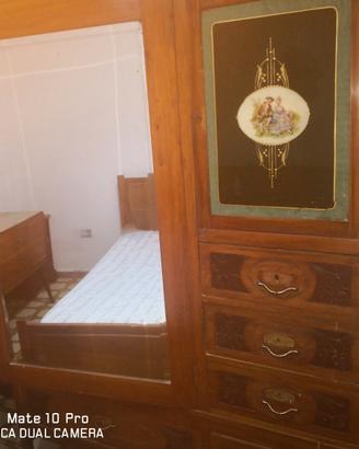 Credenza armadio e macchina da cucire 